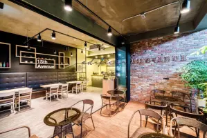 존 분리 설계로 완성한 복합 감성 대형 카페